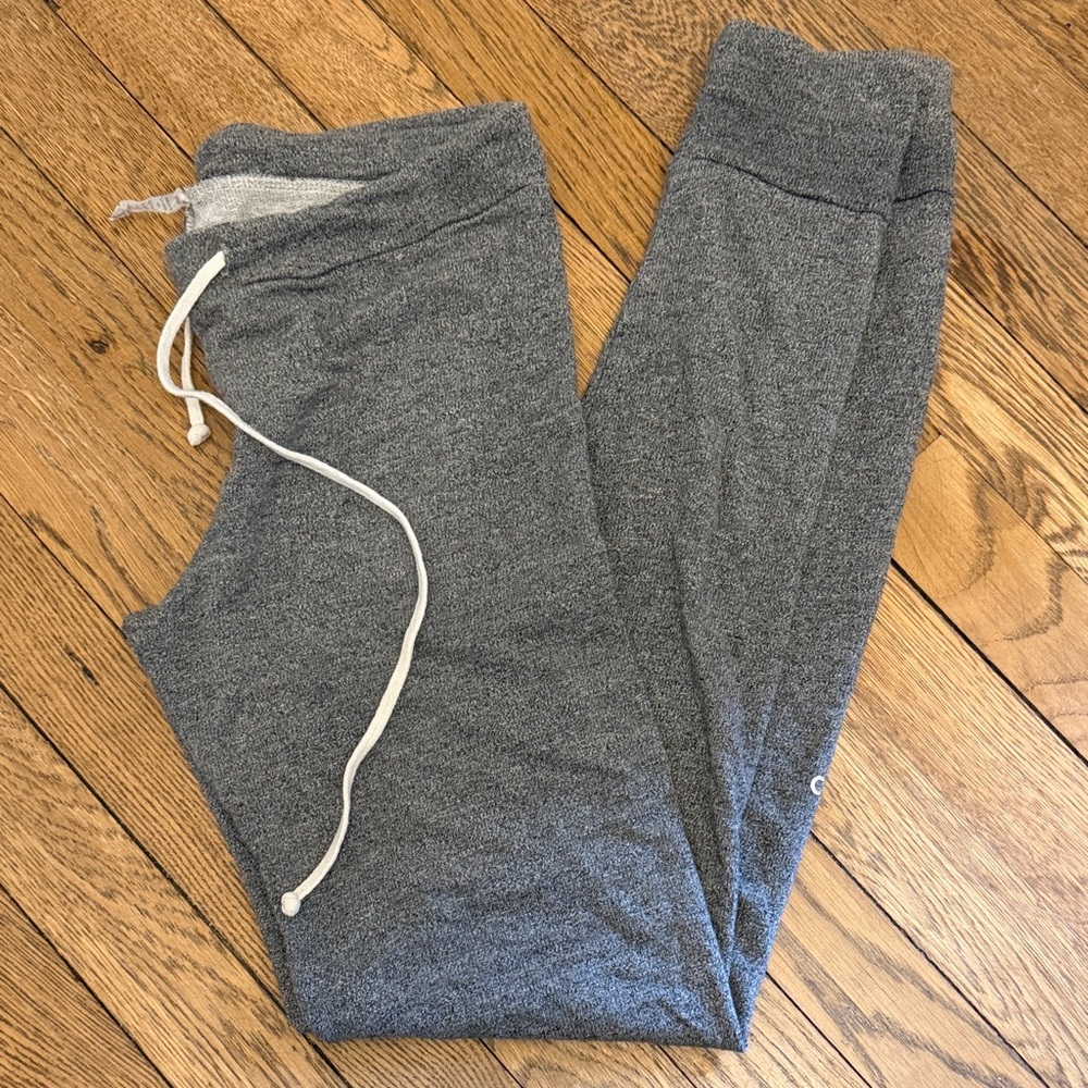 ALO Yoga Gray Lightweight Jogger Sweatpants with Drawstring